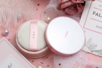 ​珠光散粉和哑光的有什么区别 散粉定妆后为什么浮粉