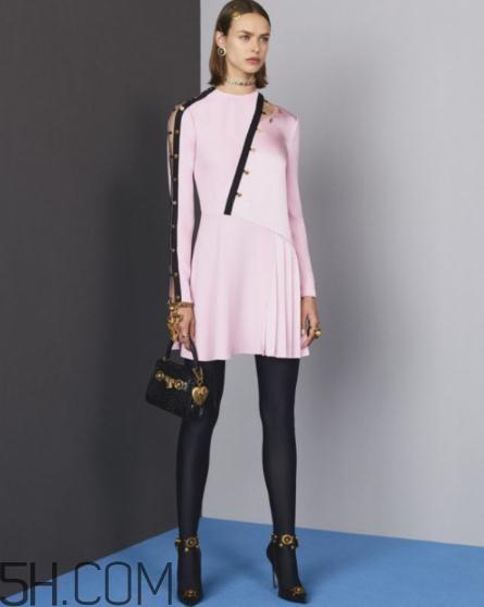 versace2018早秋服装系列好看吗_有哪些款式？
