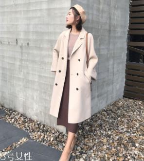 白领女性赴约穿什么好？长款气质大衣有格调和气质