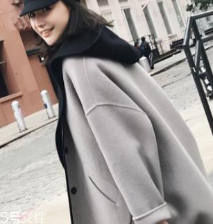 白领女性赴约穿什么好？长款气质大衣有格调和气质