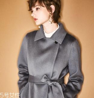 白领女性赴约穿什么好？长款气质大衣有格调和气质