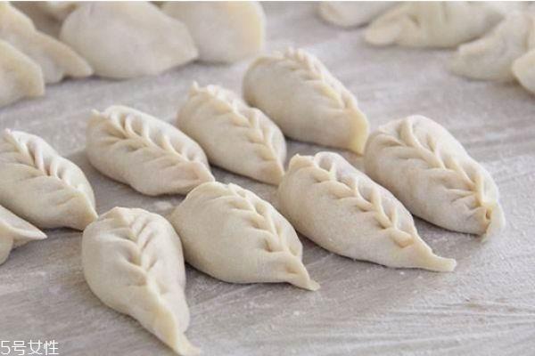 饺子的包法有哪些 学包饺子的捏法