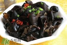 黑木耳是菌类的吗？黑木耳属于菌类吗？