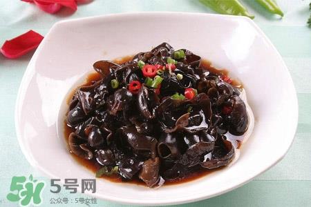 黑木耳是菌类的吗？黑木耳属于菌类吗？
