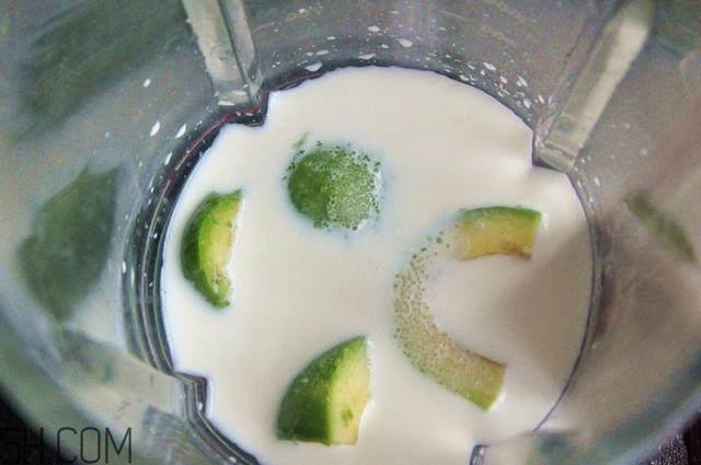 牛油果和牛奶可以一起吃吗？牛油果和牛奶可以榨汁吗？