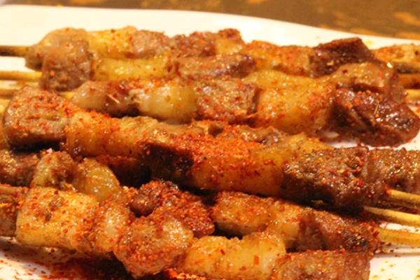 羊肉串怎么烤 这个有技巧