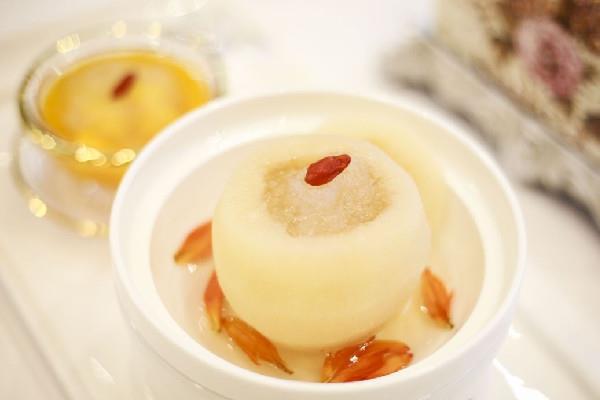 冰糖炖雪梨可以隔夜喝吗 冰糖炖雪梨是喝汤还是吃梨效果好