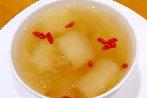 冰糖炖雪梨可以隔夜喝吗 冰糖炖雪梨是喝汤还是吃梨效果好