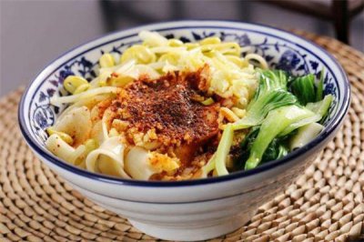 ​手擀面用什么面粉最好 手擀面用冷水还是热水和面