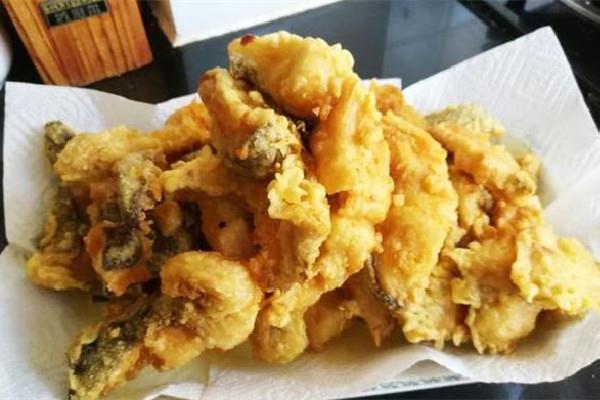 炸鱼块不粘锅的方法和技巧 炸鱼块油温几成热下锅最好