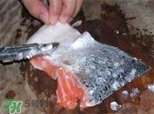 三文鱼皮要去鳞吗?三文鱼皮可以生吃吗?