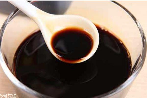 酱油有什么作用呢 酱油吃多了会变黑吗