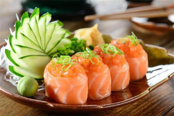 寿司和饭团哪个更容易长胖 一盒寿司热量大概多少