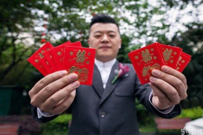 ​三金和钻戒包括什么 三金和钻石戒指什么时候送