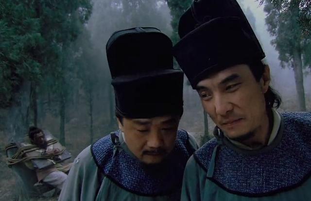 《水浒传》两次出现董超与薛霸，施耐庵想表达什么？