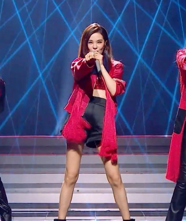 《浪姐》郁可唯美腿引热议，失去了十级美颜后，我没看错吧？