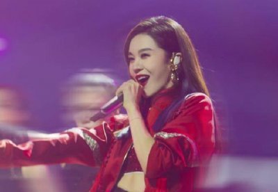 ​《浪姐》郁可唯美腿引热议，失去了十级美颜后，我没看错吧？