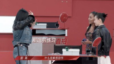 ​《浪姐2》张馨予改走帅气路线，跳拖拉机舞满地打滚，引全场爆笑
