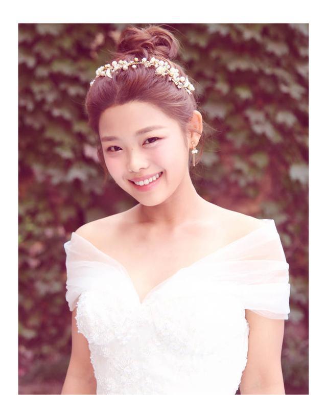 《武林外传》莫小贝扮演者王莎莎晒婚纱照，对象难道是邱小东？