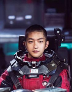 ​《流浪地球》男主屈楚萧被吴京捧红后不知感恩