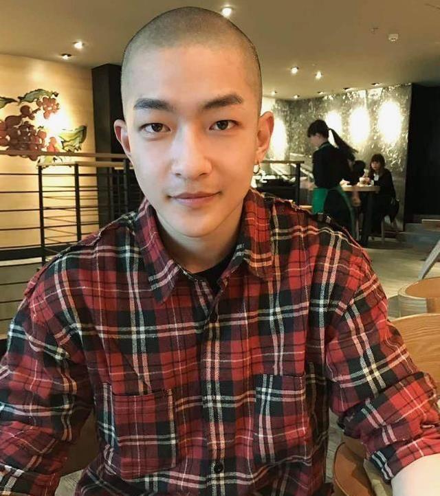 《流浪地球》让屈楚萧拥有很好的前途，然后就没有然后了