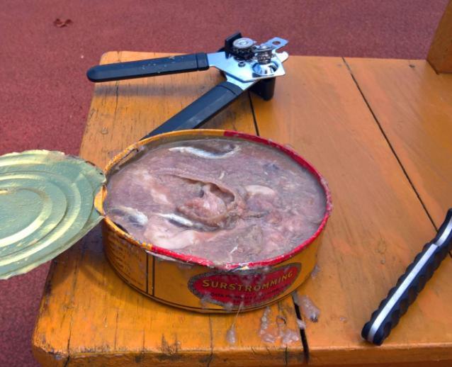 难以下咽的美食：鲱鱼罐头