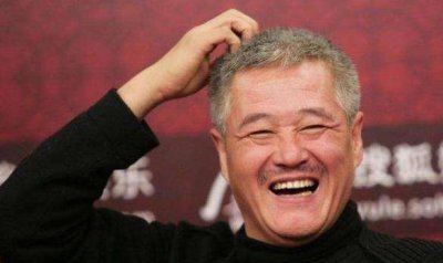 ​12年前究竟发生了什么，赵本山被猛戳脑袋不敢动，张艺谋愧疚至今