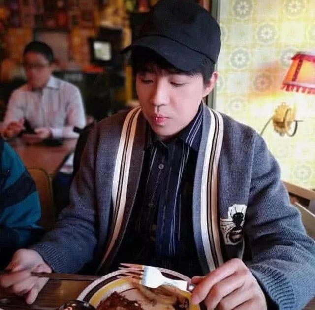 32岁俞灏明近照，因不堪舆论压力再次整容，颜值反转完胜小鲜肉