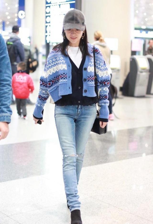 38岁董洁现身机场，素颜状态下暴露真实颜值，妆前妆后差别真大