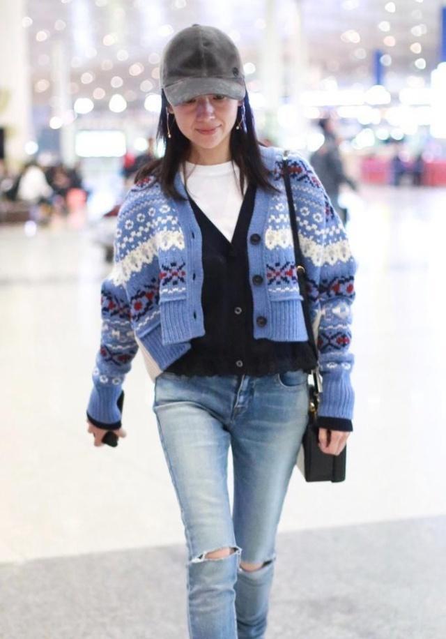 38岁董洁现身机场，素颜状态下暴露真实颜值，妆前妆后差别真大