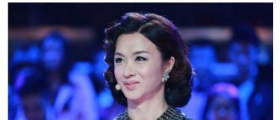 ​当金星被问怎么帮丈夫解决生理需求？她做了一个动作，记者很服气