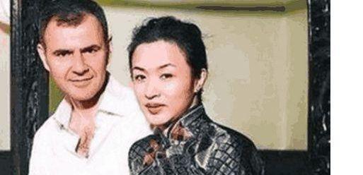 当金星被问怎么帮丈夫解决生理需求？她做了一个动作，记者很服气