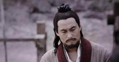 ​此人是梁山地捷星，斗过索超战过林冲，绰号很有讲究