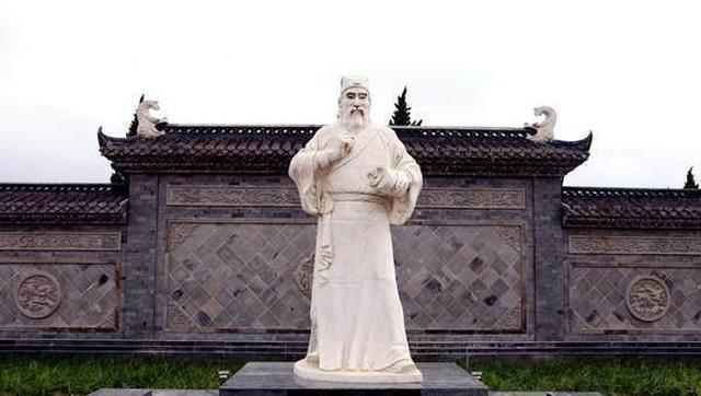 此人是梁山地捷星，斗过索超战过林冲，绰号很有讲究