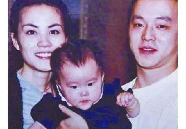 王菲与谢霆锋罕见合体现身，获网友祝福，杨幂绯闻不攻自破