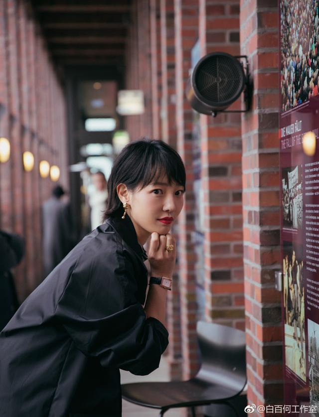 白百何瘦了10斤不止，短发造型穿搭秒变少女，网友：原来她那么美