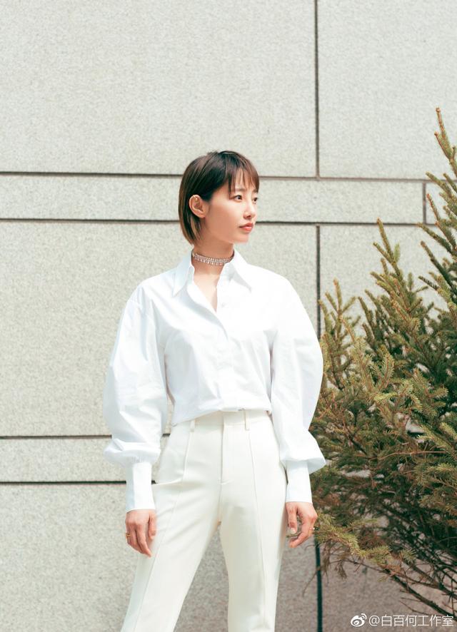 白百何瘦了10斤不止，短发造型穿搭秒变少女，网友：原来她那么美