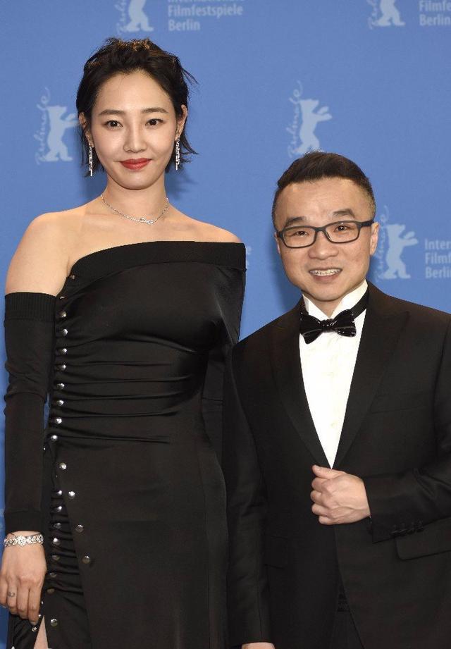 白百何瘦了10斤不止，短发造型穿搭秒变少女，网友：原来她那么美