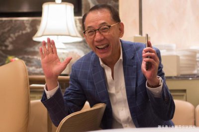 ​娱乐圈大佬，曾入狱9个月，与女星偷情被捉奸，后被拍成电影