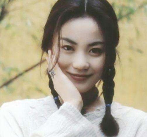 王菲罕见婚纱照曝光，这是有多美，使得谢霆锋为她不能自已！