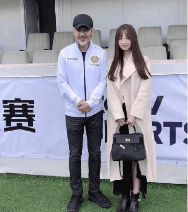 王思聪放弃网红竟为了追马化腾女儿？网友：思聪屈服于商业联姻！