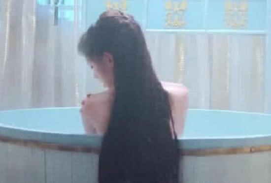 鞠婧祎“洗澡”照被曝光，镜头拉近之后，观众只能默默欣赏