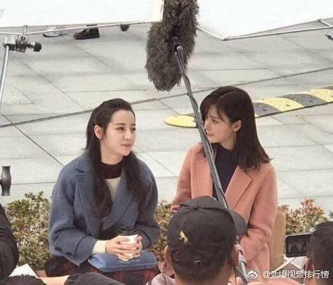 迪丽热巴替身的照片曝光了，长得好像！你们觉得谁更好看？