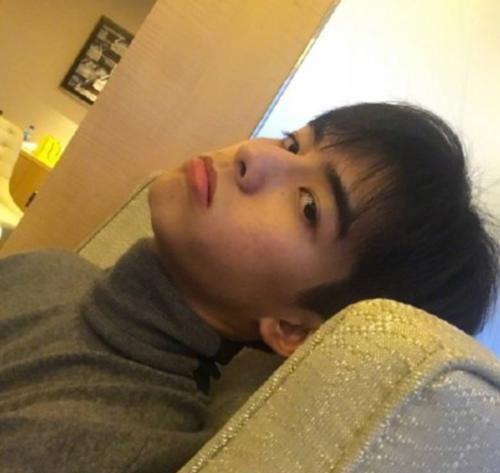 宋威龙称上学时没有人追？看到他的学生照，网友：要我我也不追！