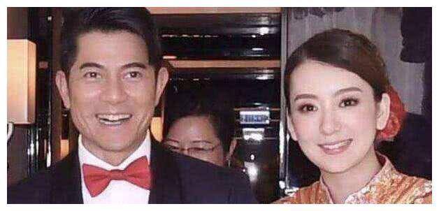 郭富城带娇妻方缓买辣条，花式秀恩爱，网友大喊：要疯了！