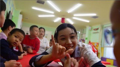 ​斗鱼女流化身特教老师，关爱自闭症儿童，直播传递正能量！
