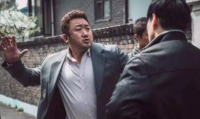 还记得最美体育老师吗？如今正式恋爱了。