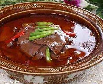 鸡血鸭血猪血到底哪个好？鸡血和鸭血哪个更好？