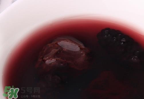 吃桑葚手染黑了怎么办?吃桑葚手染黑了怎么洗干净?