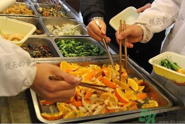 高校食堂惊现橙子炒肉
